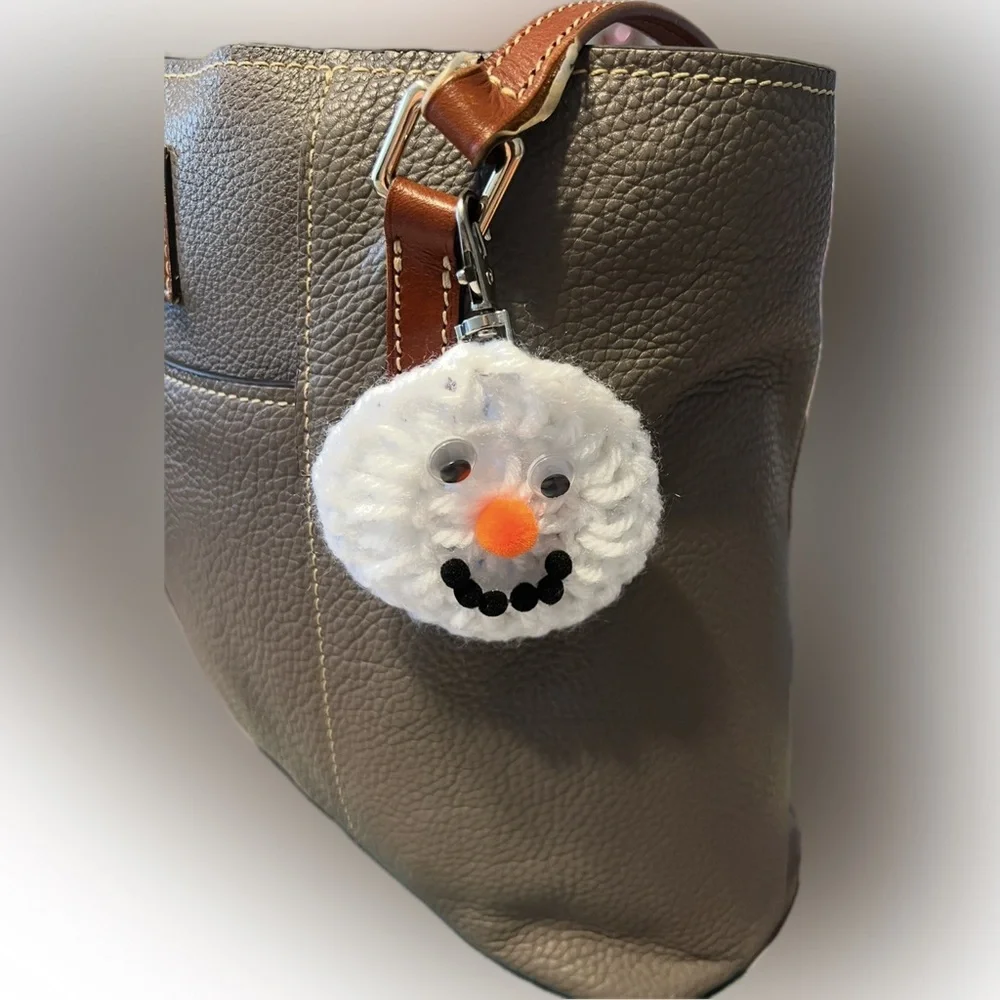 New 10 PC Set Christmas Holiday Winter Snowman Pin Clasp Bookbag Keychain Charm